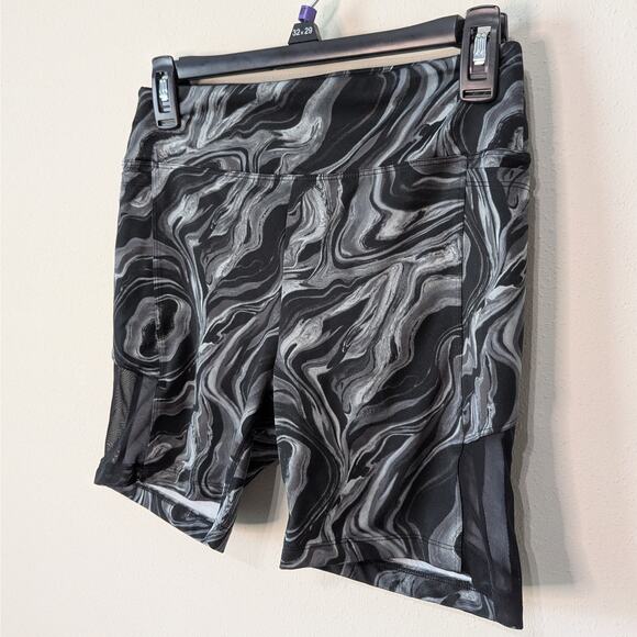 PINK VS Active Black Gray Swirl Mesh Sides Athletic Biker Shorts Size Medium - Picture 2 of 9